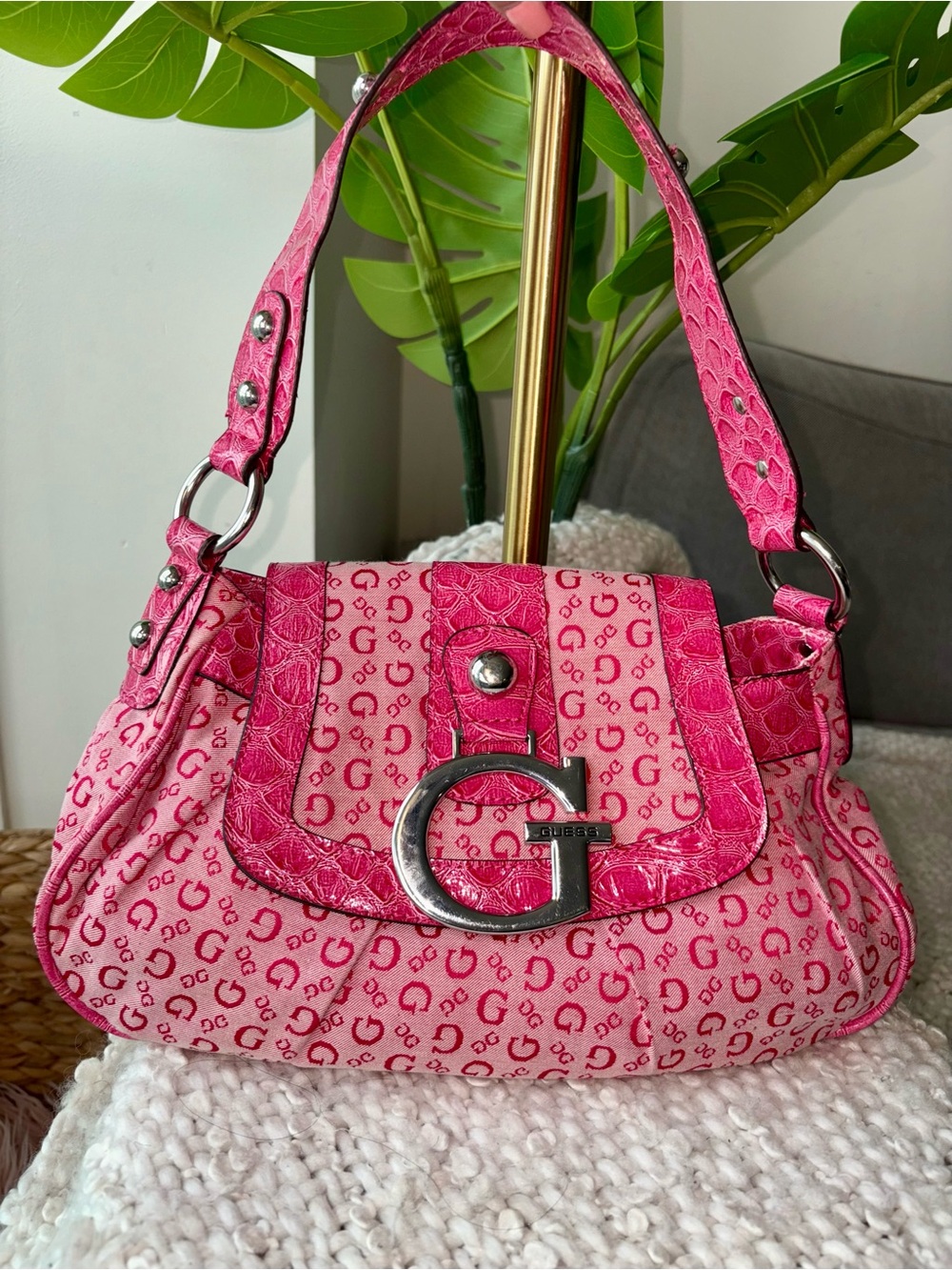RARE Vintage Y2K GUESS Hot Pink Monogram Croc Shoulder Bag Big G - Picture 2 of 11